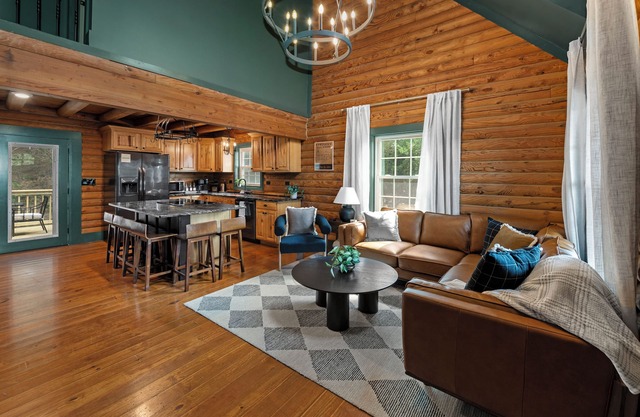 Bourbon Country Cabin - Game Room, Fire Pit, and Hot Tub