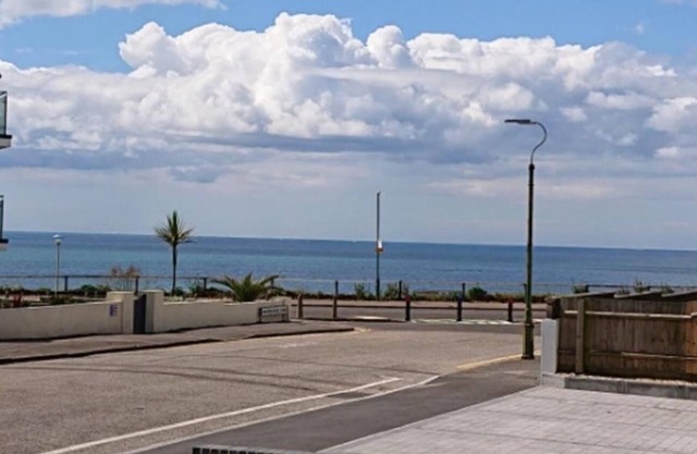 BOURNECOAST: MODERN PROPERTY WITH SEA VIEWS OPPOSITE THE SANDY BEACH - FM6193