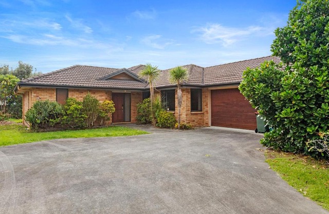 Bowentown Bach - Waihi Beach Holiday Home