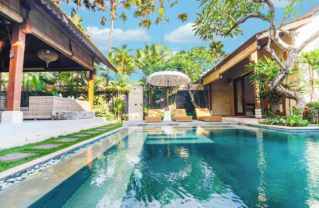 BR9003 - 9 Bedroom walk to Beach Canggu/Berawa