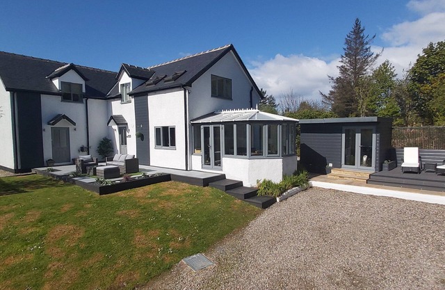 Brae Hoose is waiting