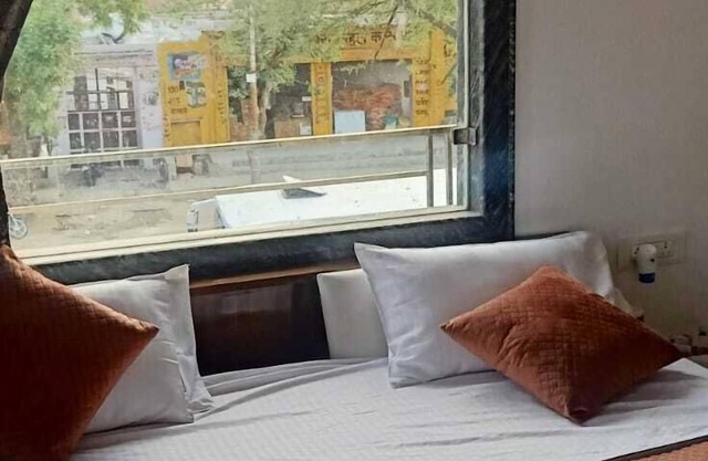 BRAJDHAM HOTEL BARSANA