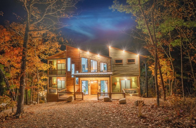 Brand New 2024 Luxury Mountain Retreat Awaits You!