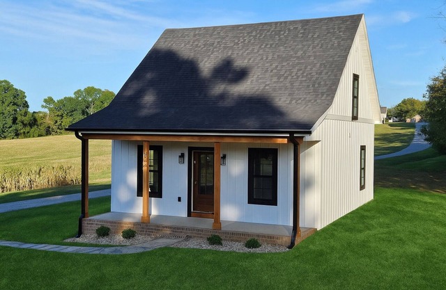 BRAND NEW 4-bedroom 3-bathroom "Cottage on Conrad"