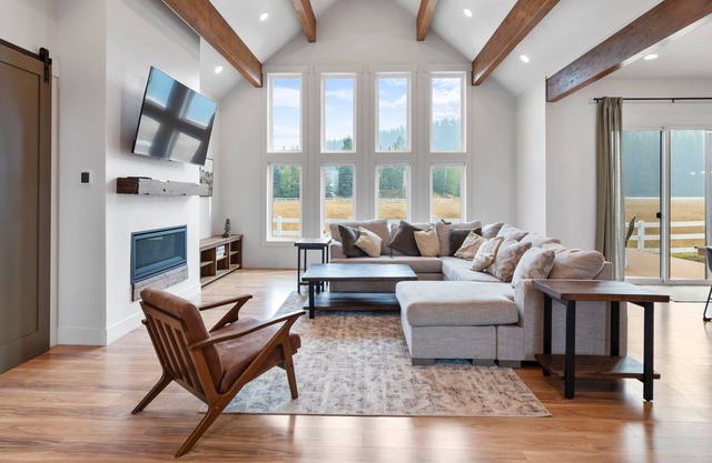 Brand new Family/Dog Friendly Mountain Retreat