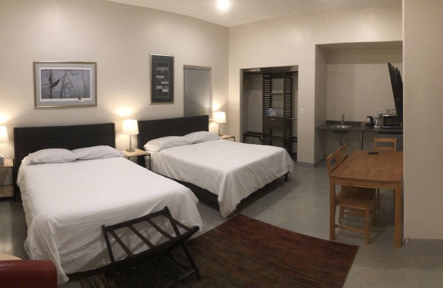 BRAND NEW! Fully ADA Accessible sleeps 4 comfortably. 10 minutes from Fairbanks