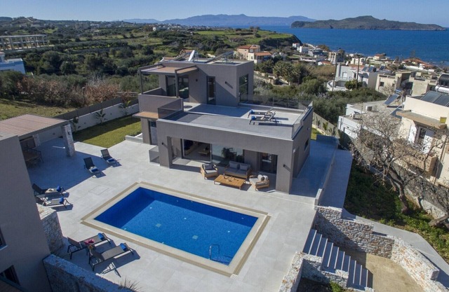 Brand New Luxury villa★Sauna & Jacuzzi★Walk to Everything★Private Heated Pool