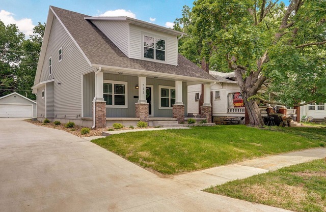 Brand NEW Spacious 5-bedroom house in awesome Springfield near MSU and Mercyn