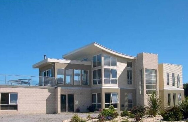 Breakers Apollo Bay- The Studio