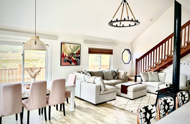 Breathtaking 180 degree Lake Views