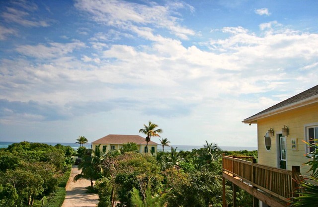 Breathtaking 7 Bedroom Beachfront Home with 2 bedroom cottage