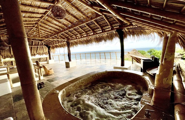 Breathtaking Sea View Apartment. casaxochi.love