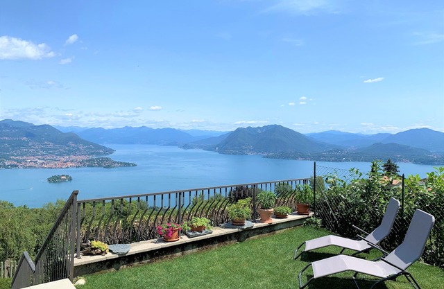 Breathtaking View over the Lake, Charming House surrounded by Nature