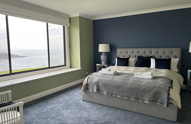 Breathtaking views, walking distance to the beach!