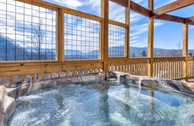Breathtaking view! Hot tub, Pool table, Free ticket to Anakeesta and Dollywood