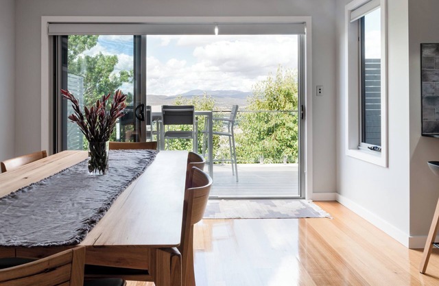 Breathtaking Views with Parking in Trevallyn