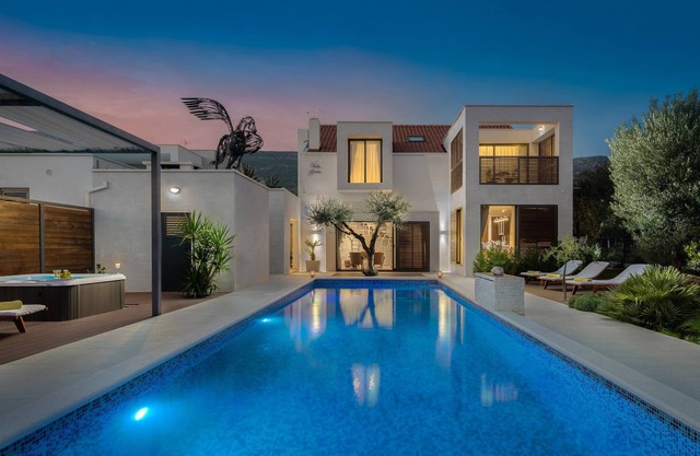 Breathtaking Villa With Glorious Pool