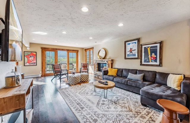 Breckenridge Escape with Hot Tub & Mountain Views