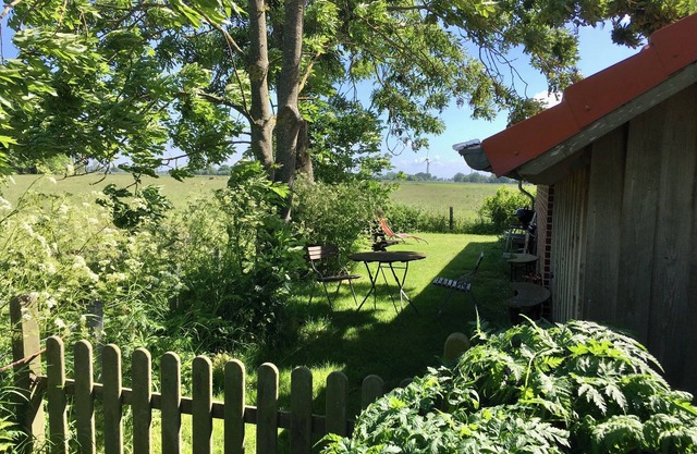 Breekate vacation apartment Gustav - surrounded by greenery