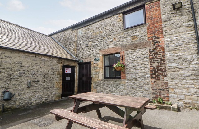 BRENDAN, pet friendly, with a garden in Bakewell