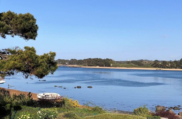 Breton house by the sea with WIFI and parking in Trégastel