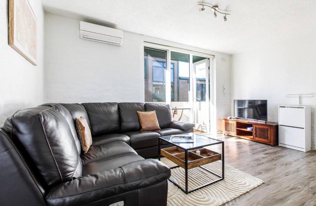 Bridport Rest - A Relaxed Albert Park Abode