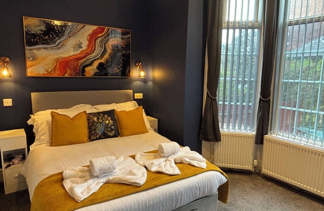 Bright 1BR | Central Free Parking & Wi-Fi | Romantic Southport Stay Beach Walk