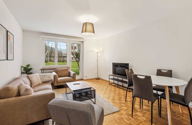 Bright 2-Bedroom Apartment near Museum Rietberg, Zürich