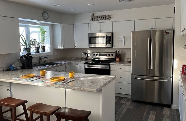 Bright and cozy newly remodeled apartment