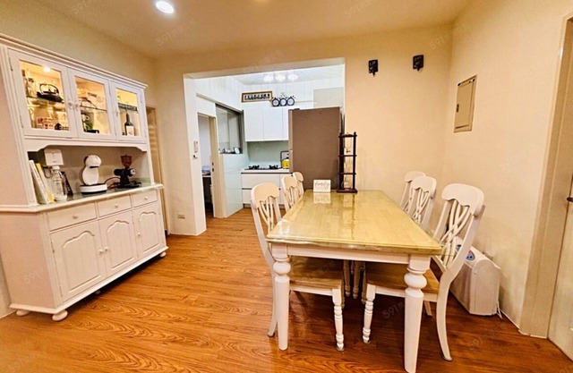 Bright and cozy American style 4BD 2 bathrooms XinDian 3 mins to MRT