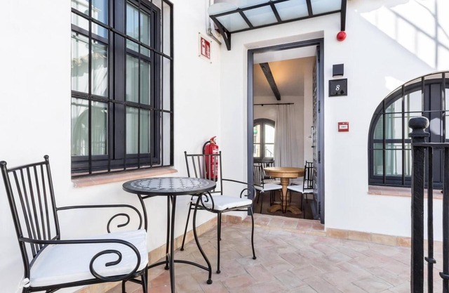 Bright and light 2 bedroom, 2 bathroom penthouse with lovely outdoor space