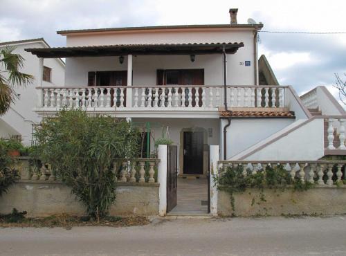 Bright and Modern: Fully Furnished Krk Apartments with Private Parking