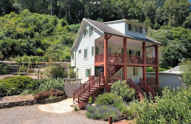 Bright and quiet 2-bed home next to the Point Reyes National Seashore.