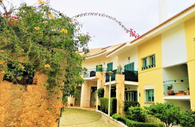 Bright apartment at the top of the village near beaches, golf&city 2 Double Beds