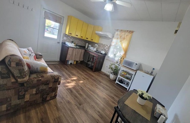 Bright apartment close to hwy