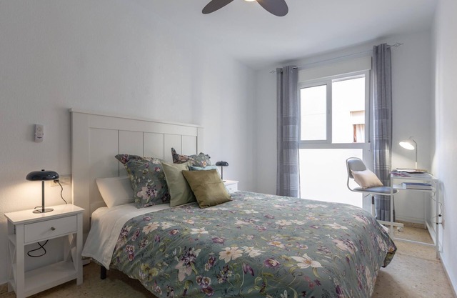 Bright apartment with terrace and parking in the center