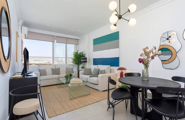 Bright Apartment with Views of Metropol Parasol. Campana