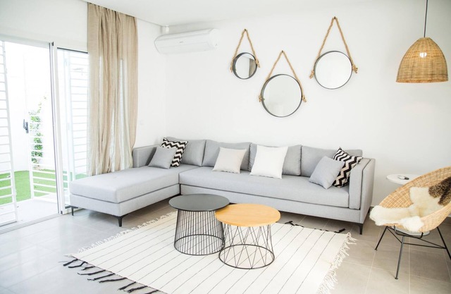 Bright apt w/breakfast 5mn from Carthage&SidiBou