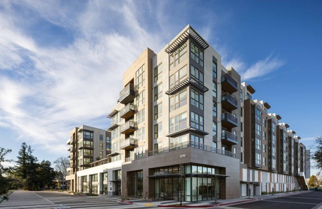Bright Avelle 2BR Condo | Family Friendly, Pool & Hot Tub