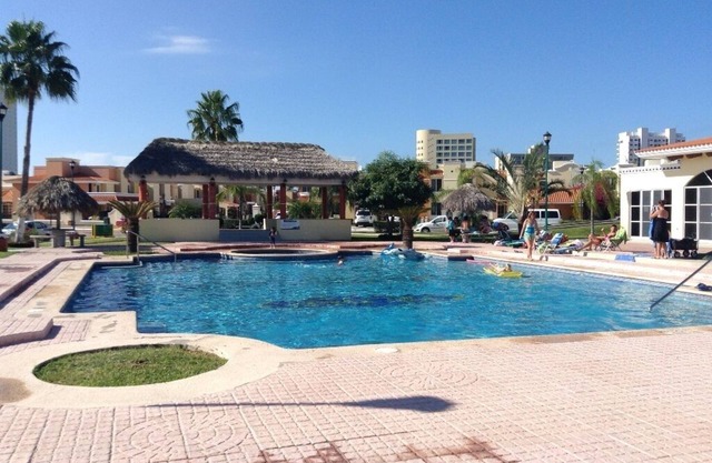 Bright, Cheerful, Family-Friendly, Secure Vacation Home 10 Min Walk To The Beach