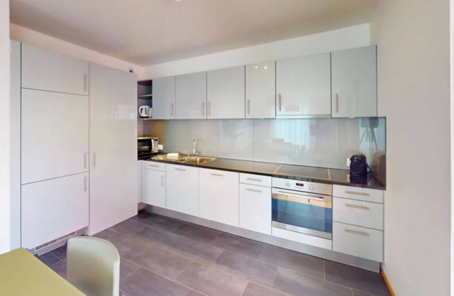 Bright & Contemporary 2-Bed, 2-Bath Apartment in Nyon