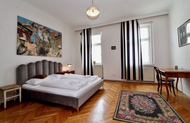 BRIGHT ELEGANT FLAT in Center