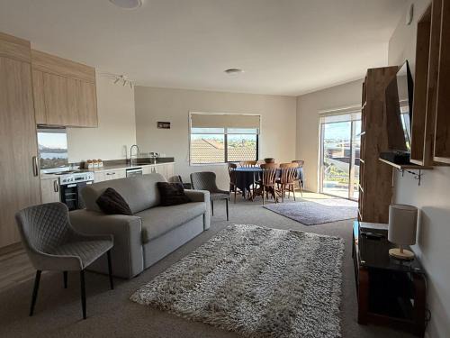 Bright & Fresh with great views