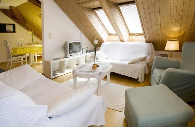 Bright Holiday Apartment “Bregenz 6 Top 4” with Wi-Fi, Terrace & Garden