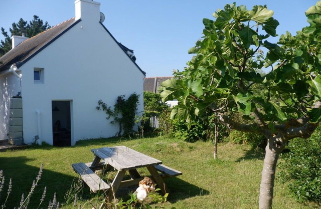 Bright house with garden, close to Palais, Citadelle, Castoul beach