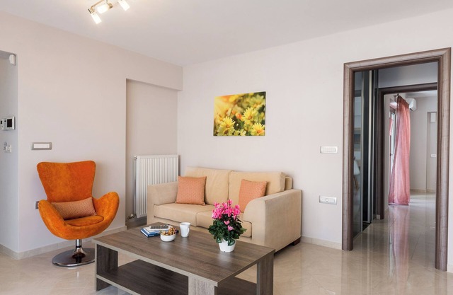 Bright, Modern Flat next to Beach & near Platanias