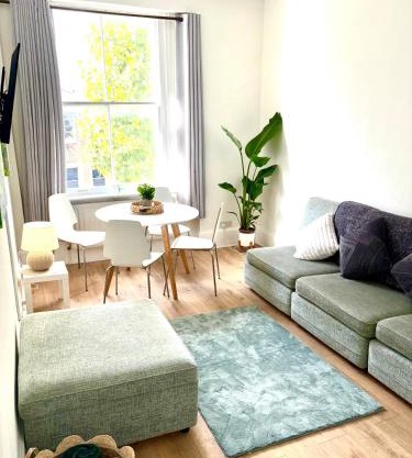 Bright & modern Notting Hill 3BR Apartment
