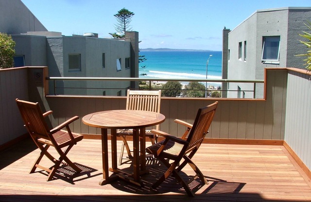 Bright, spacious, modern and cosy 2 bedroom apartment with amazing ocean views.