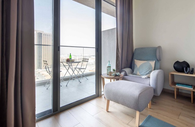 Bright Studio - Minutes from Dubai Metro!