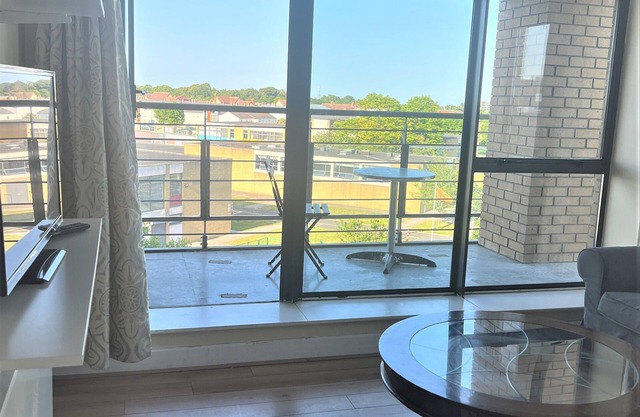 Bright view Apt between dublin airport and city canter